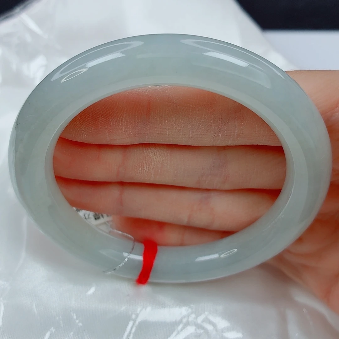 翡翠未镶嵌手镯57胖圆条，淡底色细腻，强推，08