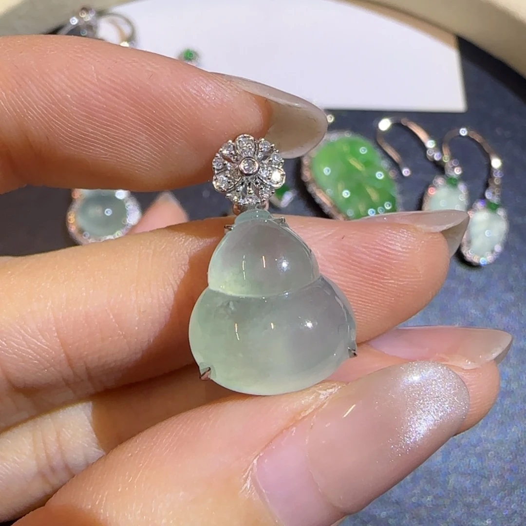 翡翠18K金镶嵌颈饰精品