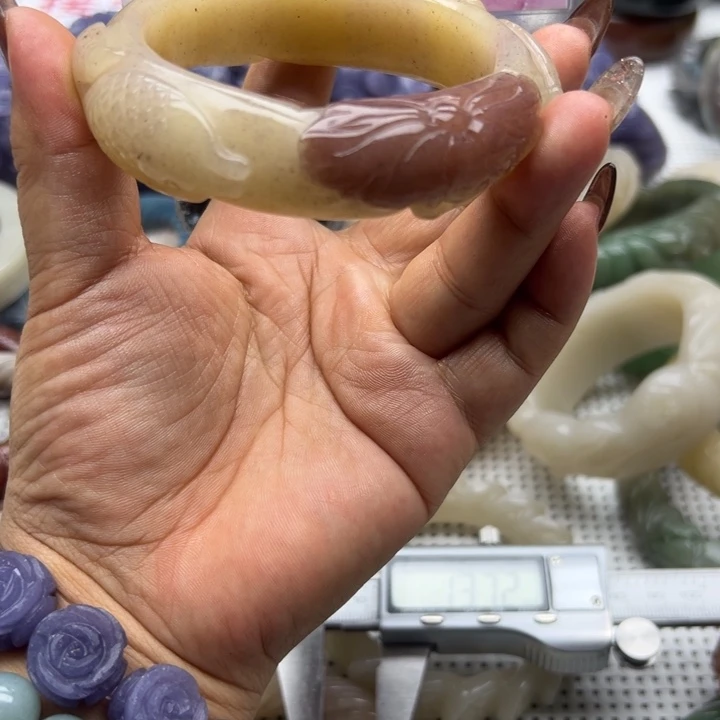 未镶嵌手镯石英岩玉