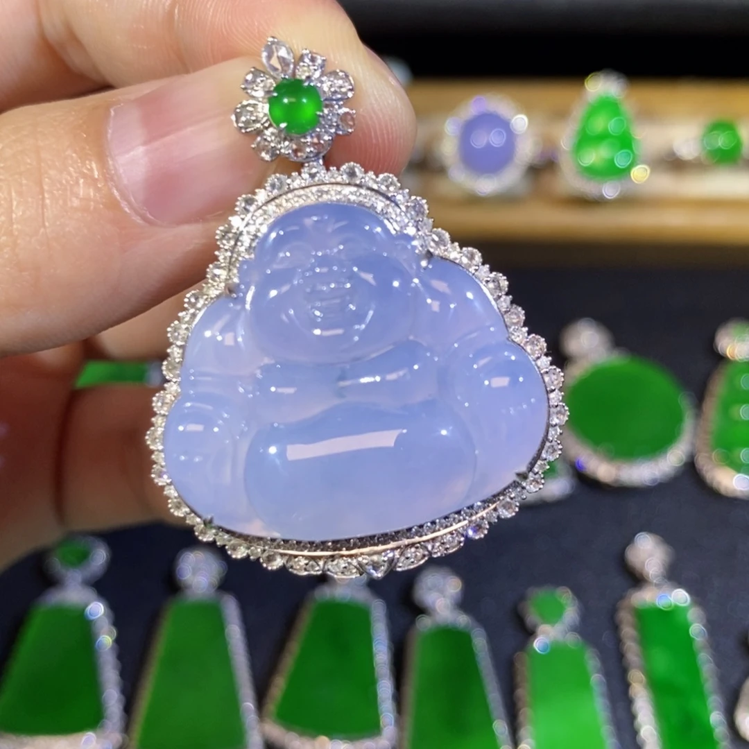 翡翠18K金镶嵌颈饰