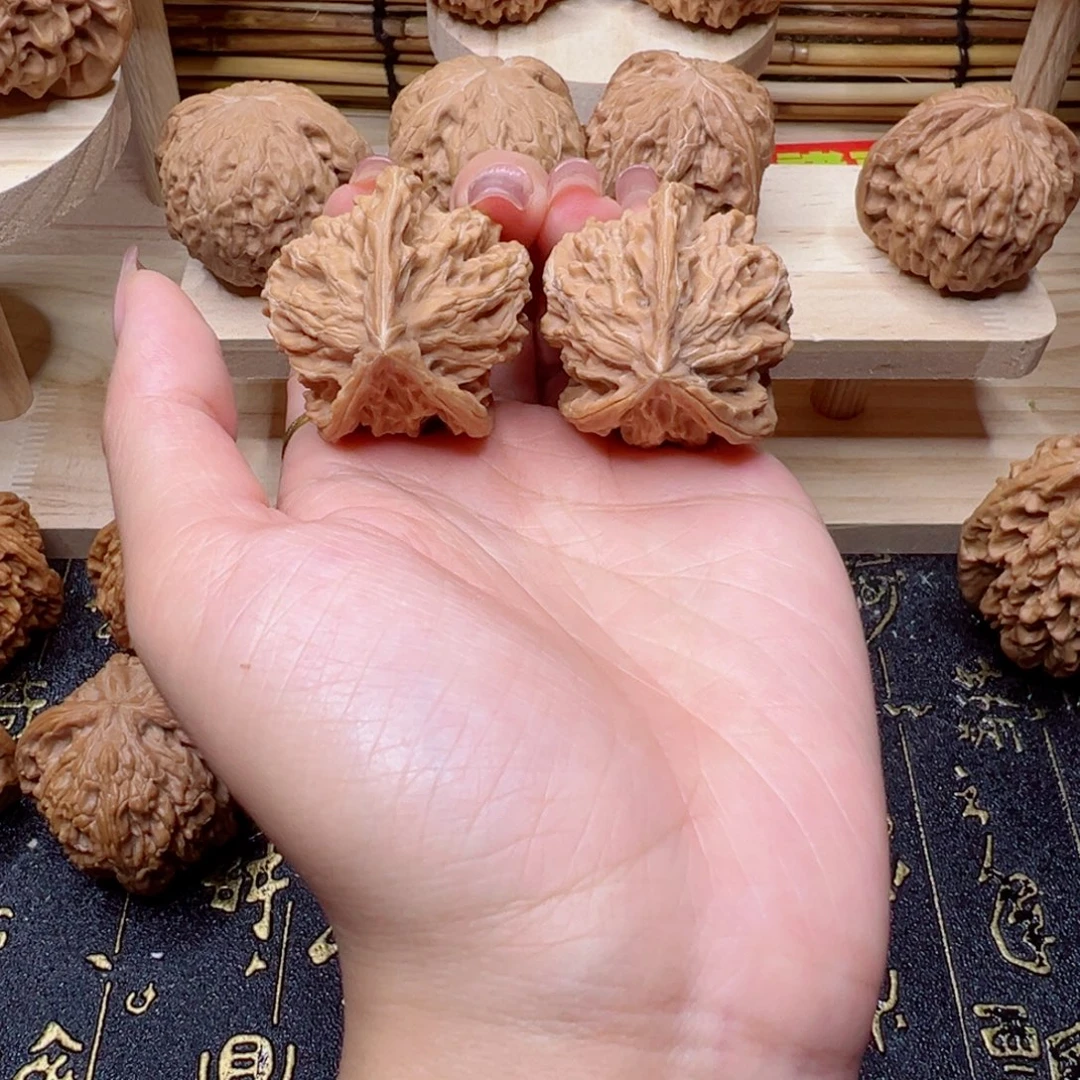 桃核吊坠盘山三棱37手把件