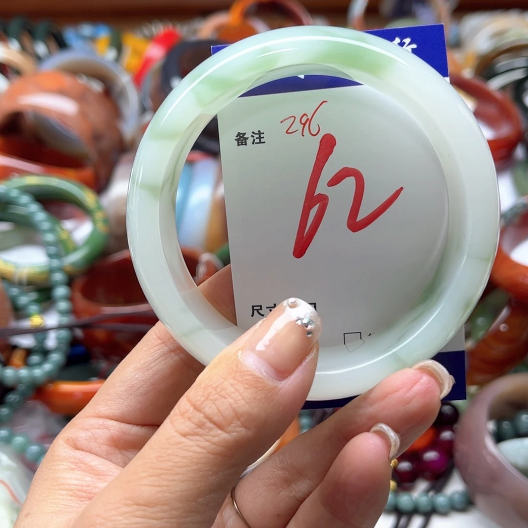 未镶嵌手镯石英岩玉