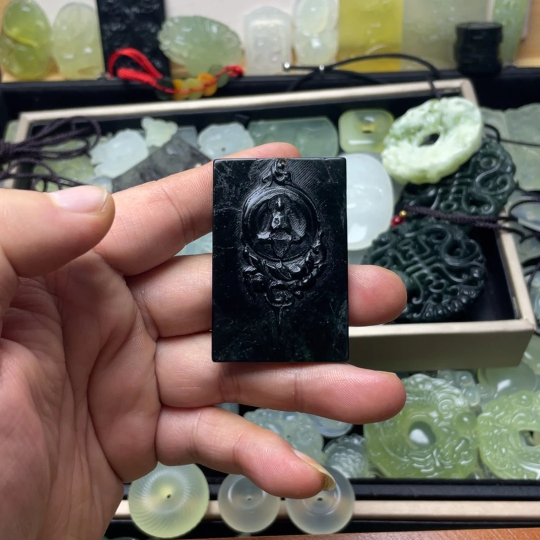 未镶嵌蛇纹石玉颈饰