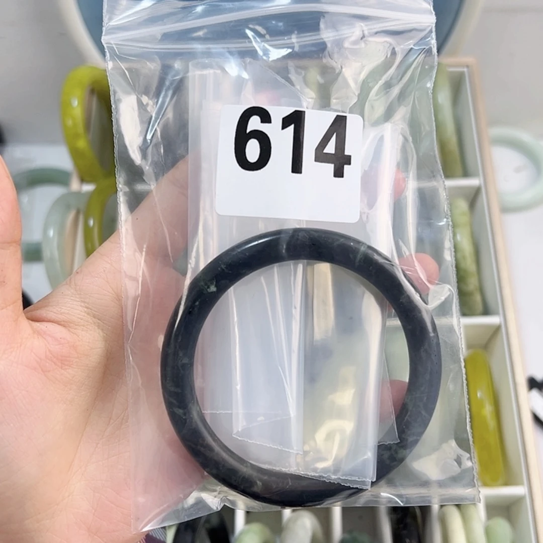 蛇纹石玉未镶嵌手镯泊*