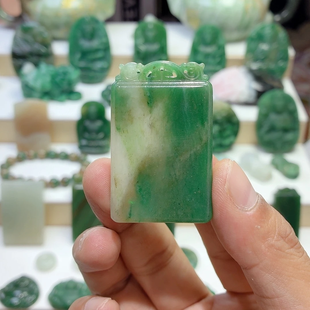 独山玉未镶嵌颈饰