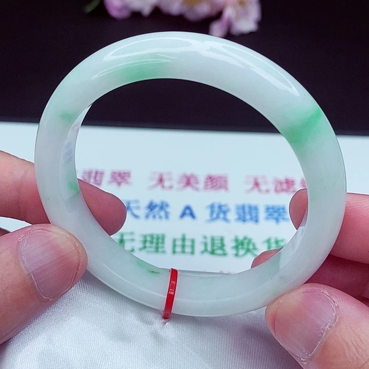 翡翠手镯未镶嵌56圈
