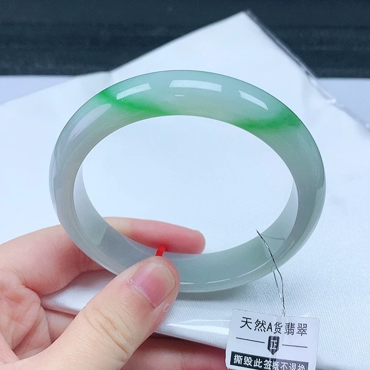 翡翠手镯未镶嵌54圈