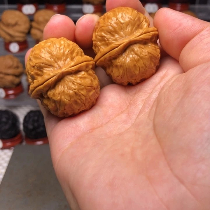 呼***姐把件文玩核桃100牡丹绣球