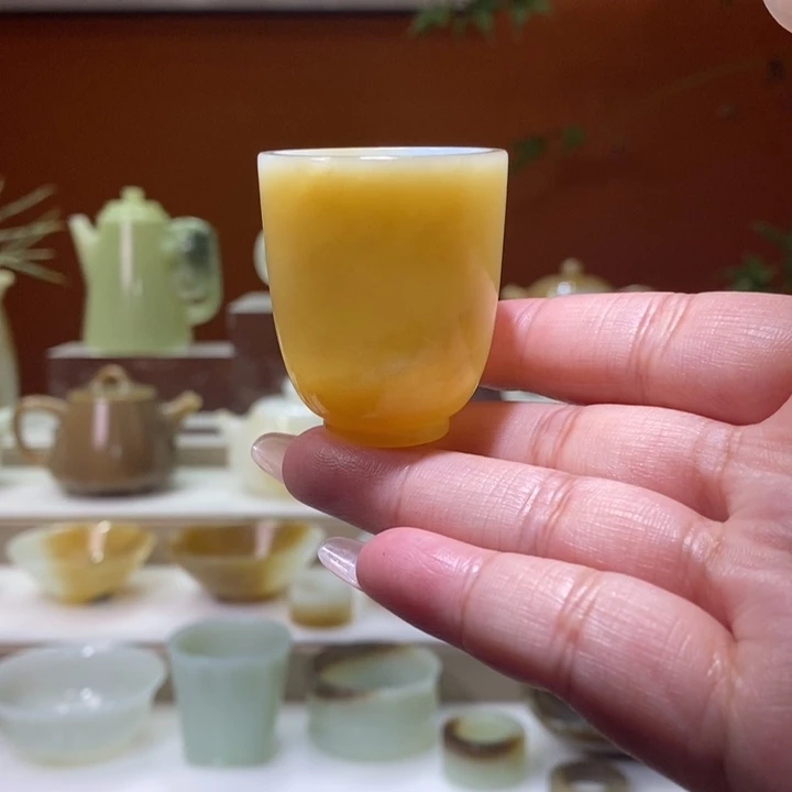 未镶嵌和田玉摆件且末金山黄糖玉杯