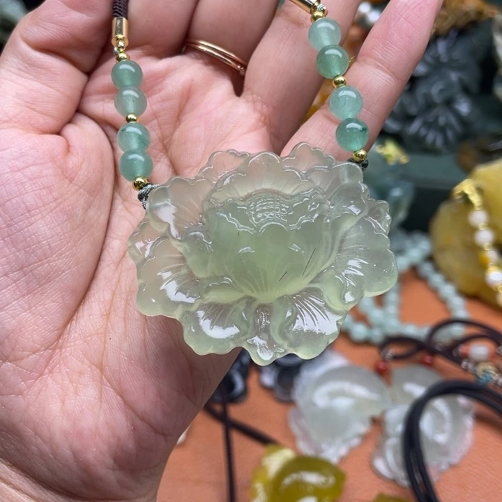 蛇纹石玉未镶嵌吊坠