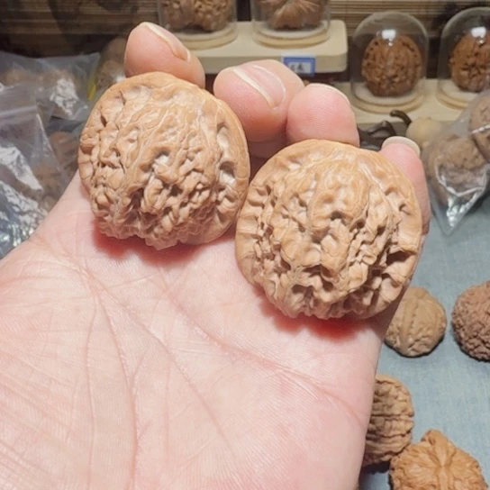 文玩核桃把件血麒麟40