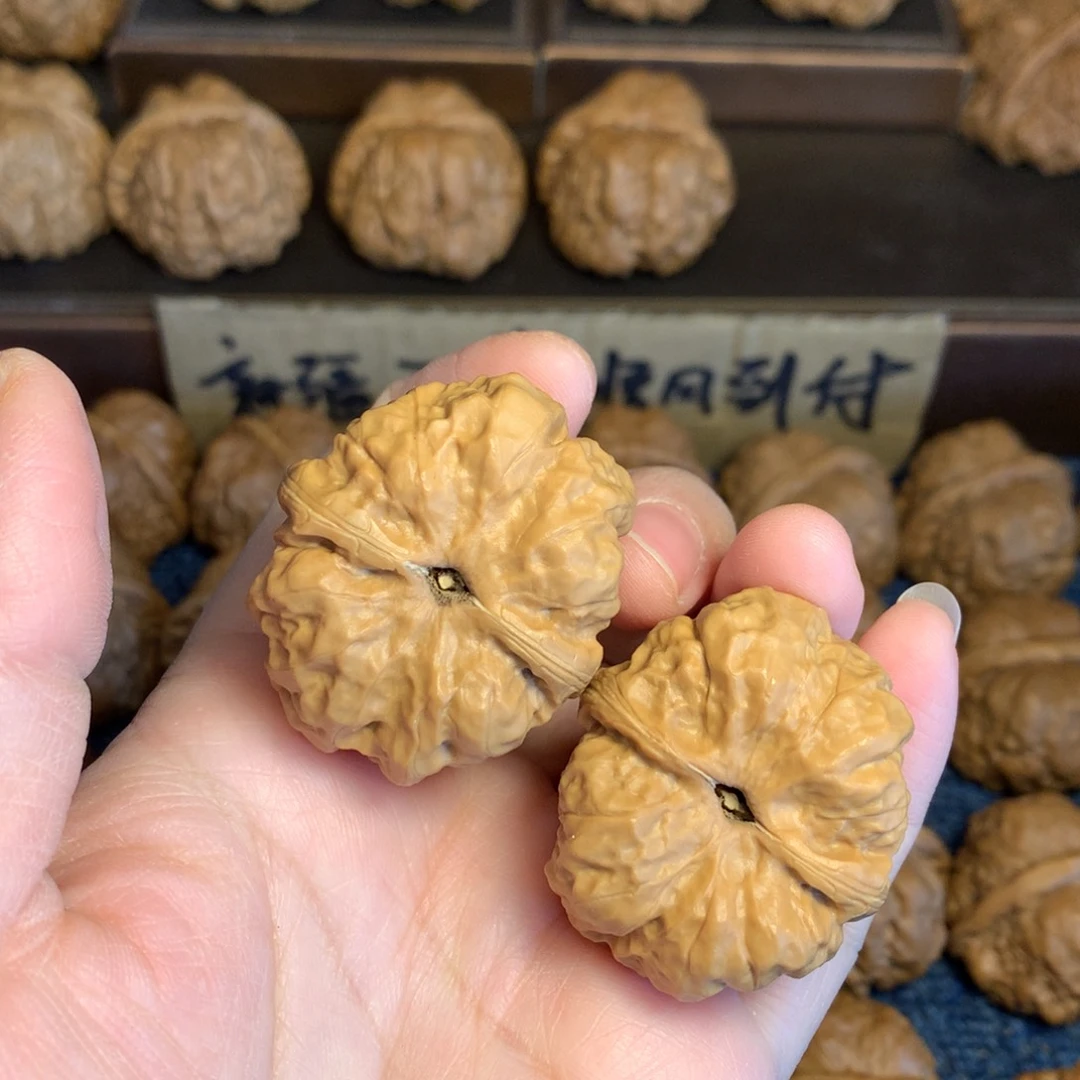 桃核吊坠宝**?蛤蟆核桃