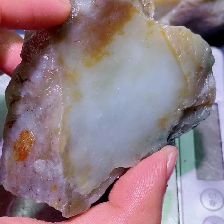 张***堂和田玉（糖玉）未镶嵌珠宝半成品