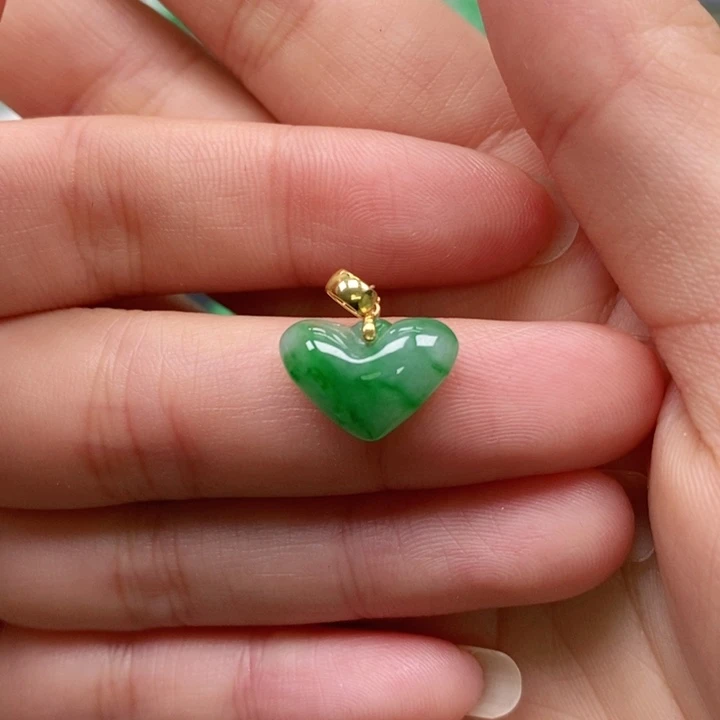 翡翠未镶嵌颈饰吊坠