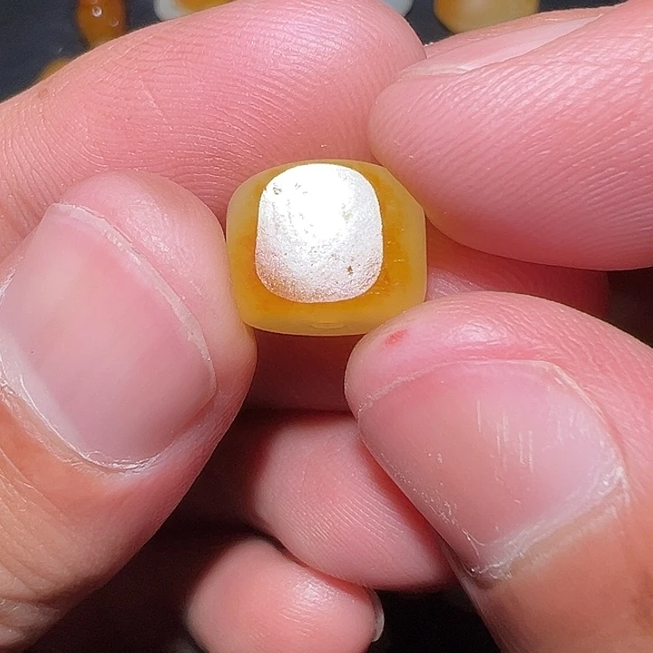 小***爸和田玉未镶嵌颈饰