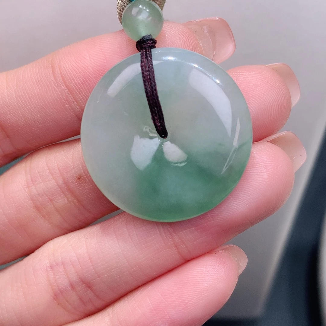 颈饰未镶嵌翡翠飘花平安扣
