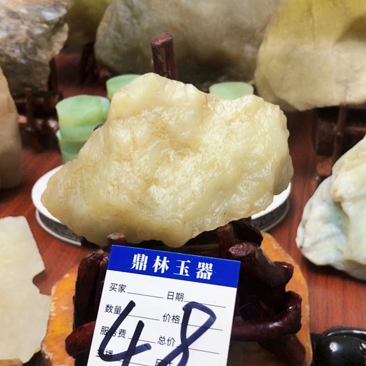 未镶嵌蛇纹石玉珠宝奇石