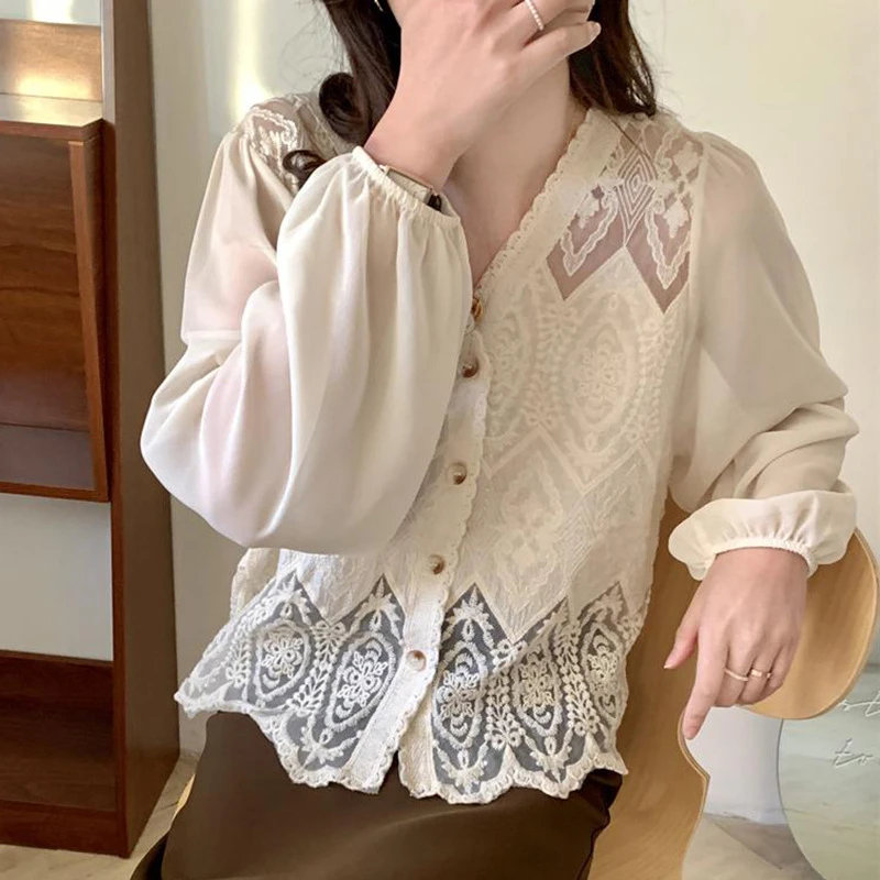 高品质-893气质设计感镂空蕾丝开衫V领宽松长袖百搭衬衫女