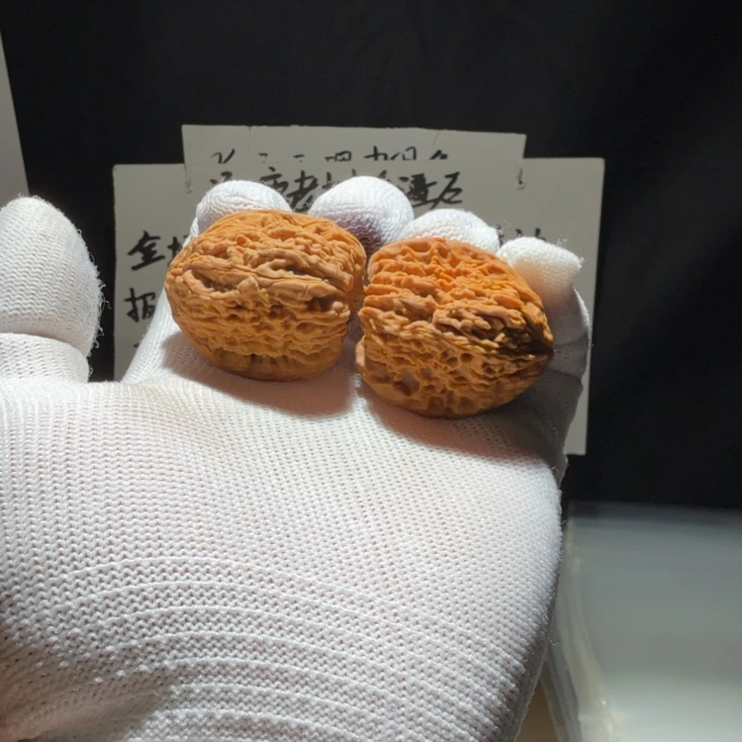 大***脊文玩核桃把件南疆石