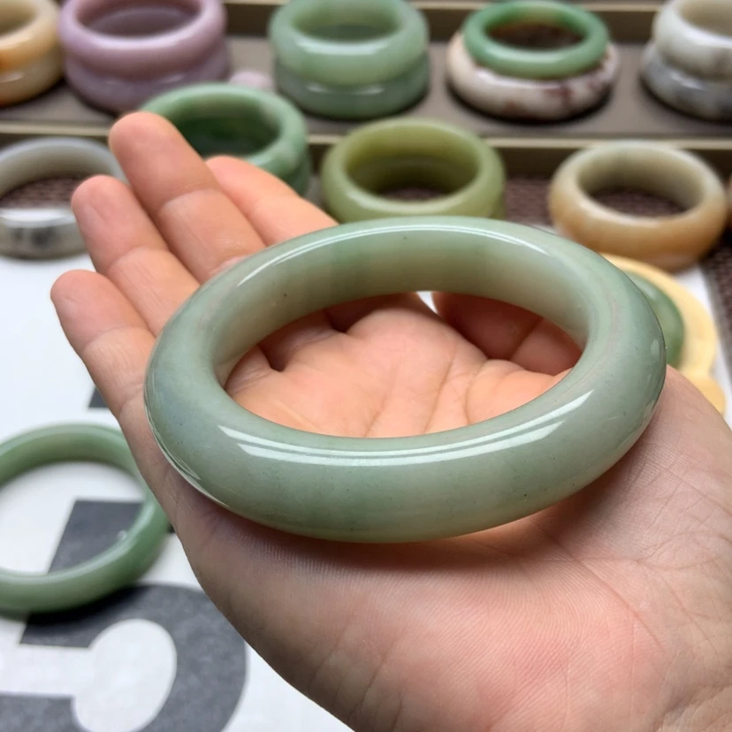 【闪购商品】石英质玉手镯未镶嵌?**猫