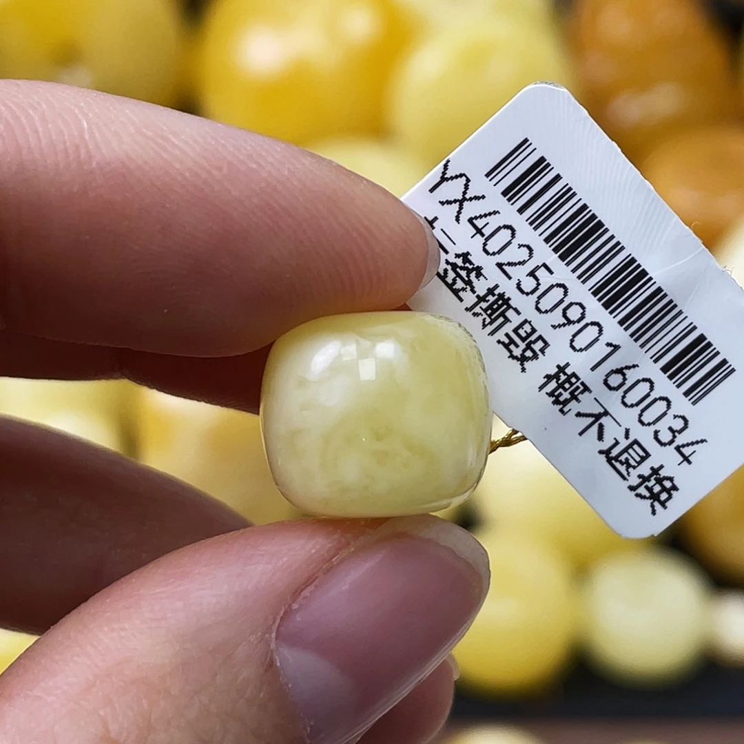 琥珀未镶嵌珠宝奇石13*11.3mm金白溶洞妖花