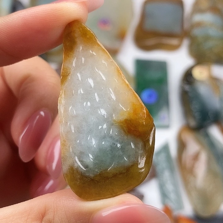 颈饰未镶嵌翡翠天然