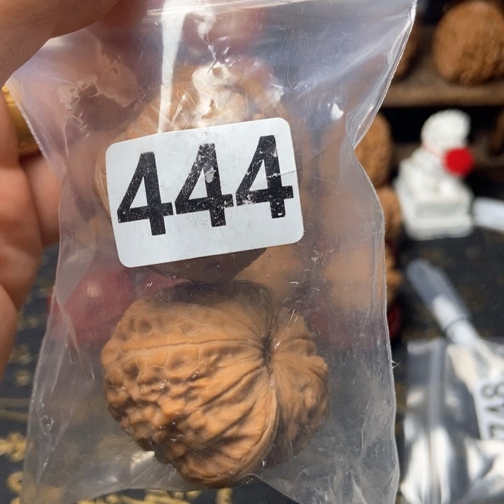 文玩核桃吊坠元宝