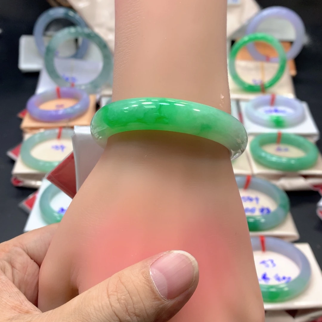 翡翠未镶嵌手镯（贵妃镯）翡翠