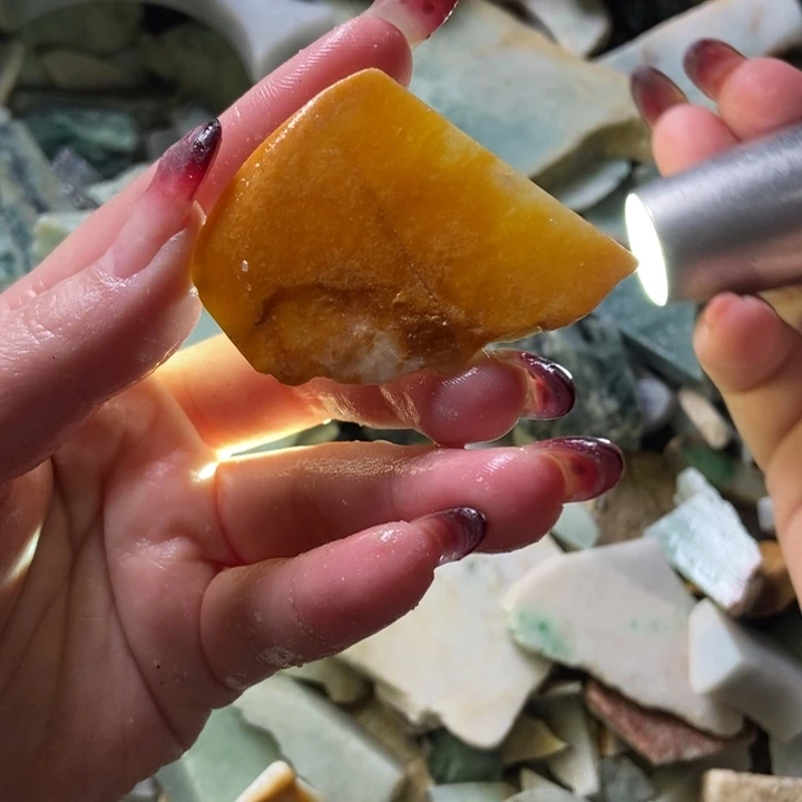 翡翠颈饰未镶嵌天然翡翠