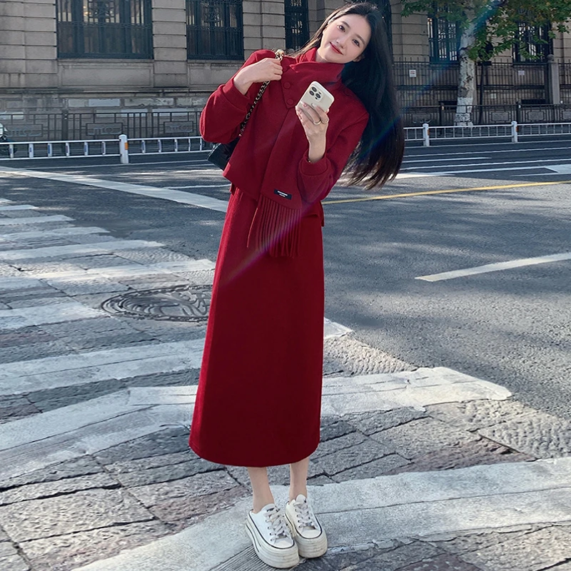 新年战袍时尚套装女装2025春季气质洋气v领红色上衣半身裙两件套
