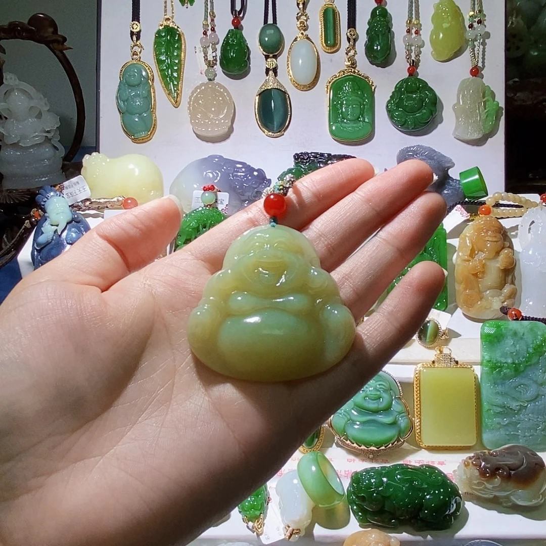 小***久和田玉未镶嵌颈饰