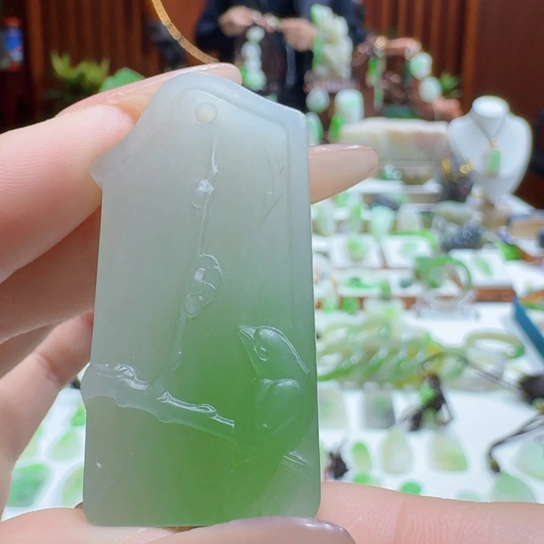 和田玉翠青喜鹊登梅未镶嵌