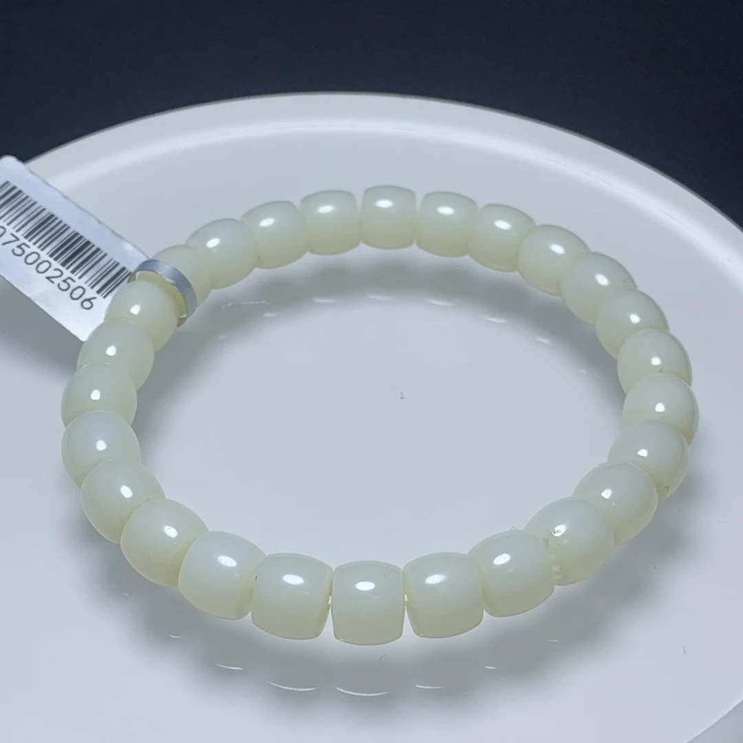 D2506珠宝玉石精选和田玉手串