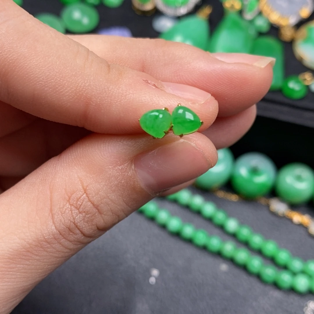 嫩***草翡翠18K金镶嵌耳饰翡翠