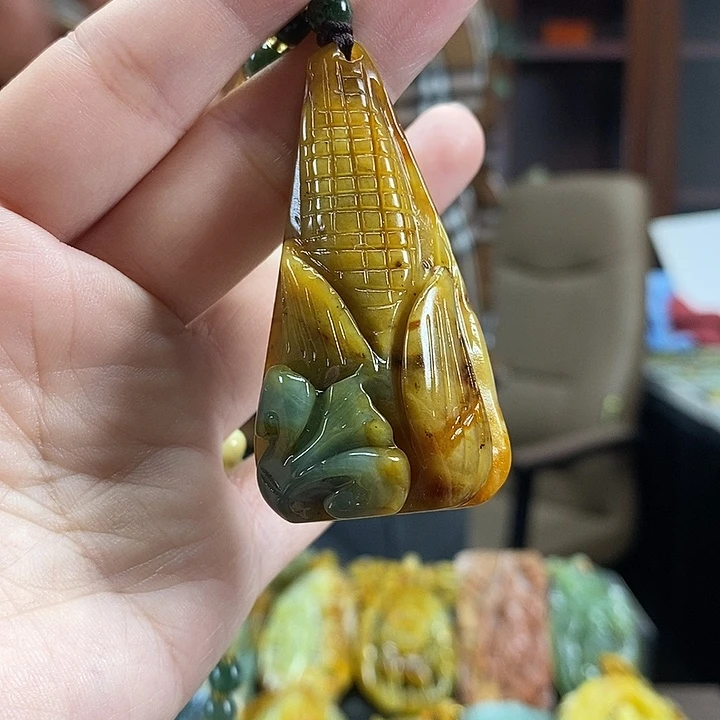 蛇纹石玉未镶嵌颈饰