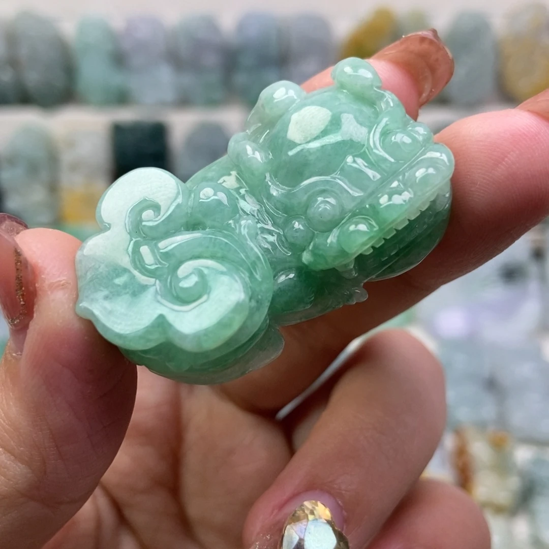 翡翠吊坠(赠链)未镶嵌