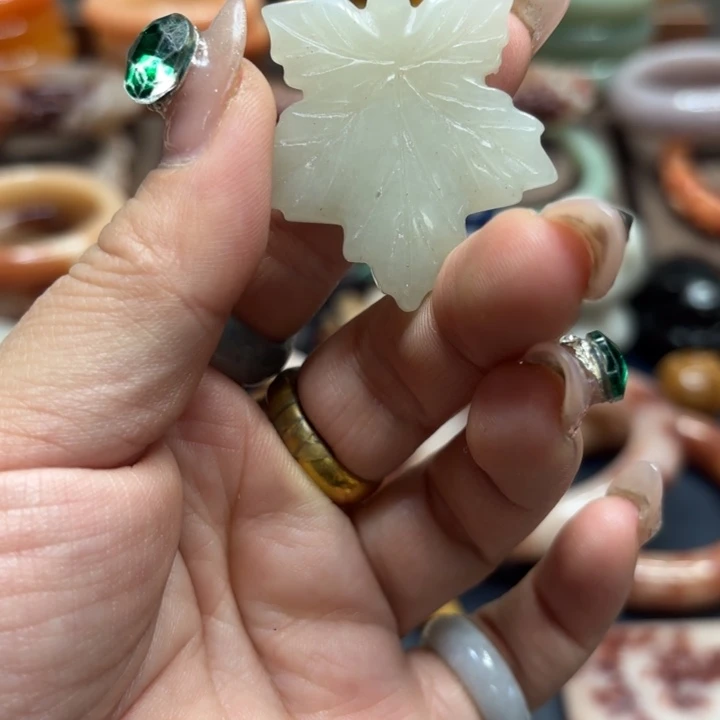 石英岩玉合金颈饰