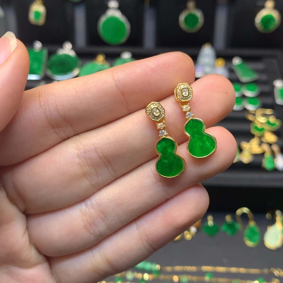 翡翠未镶嵌颈饰有纹裂