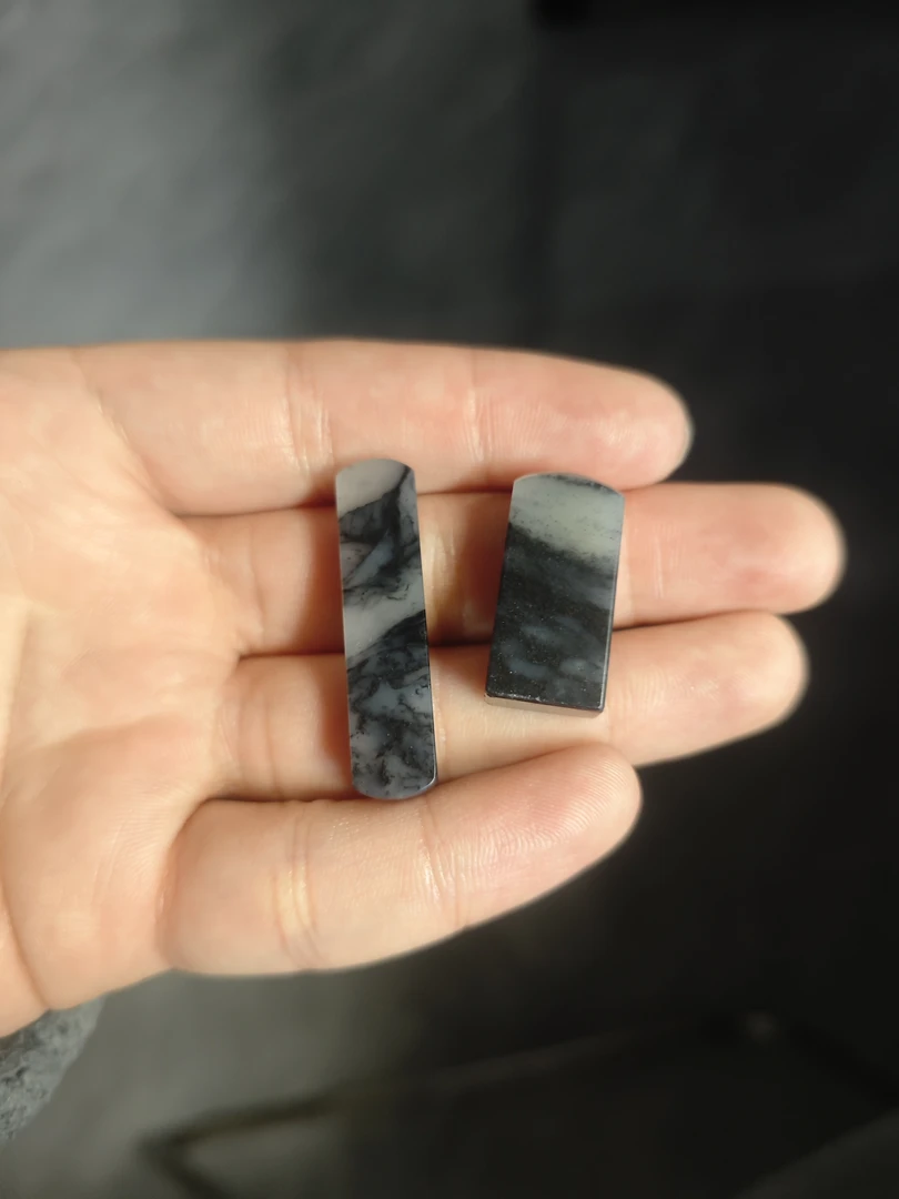 和田玉青花小挂坠两个（不退换）