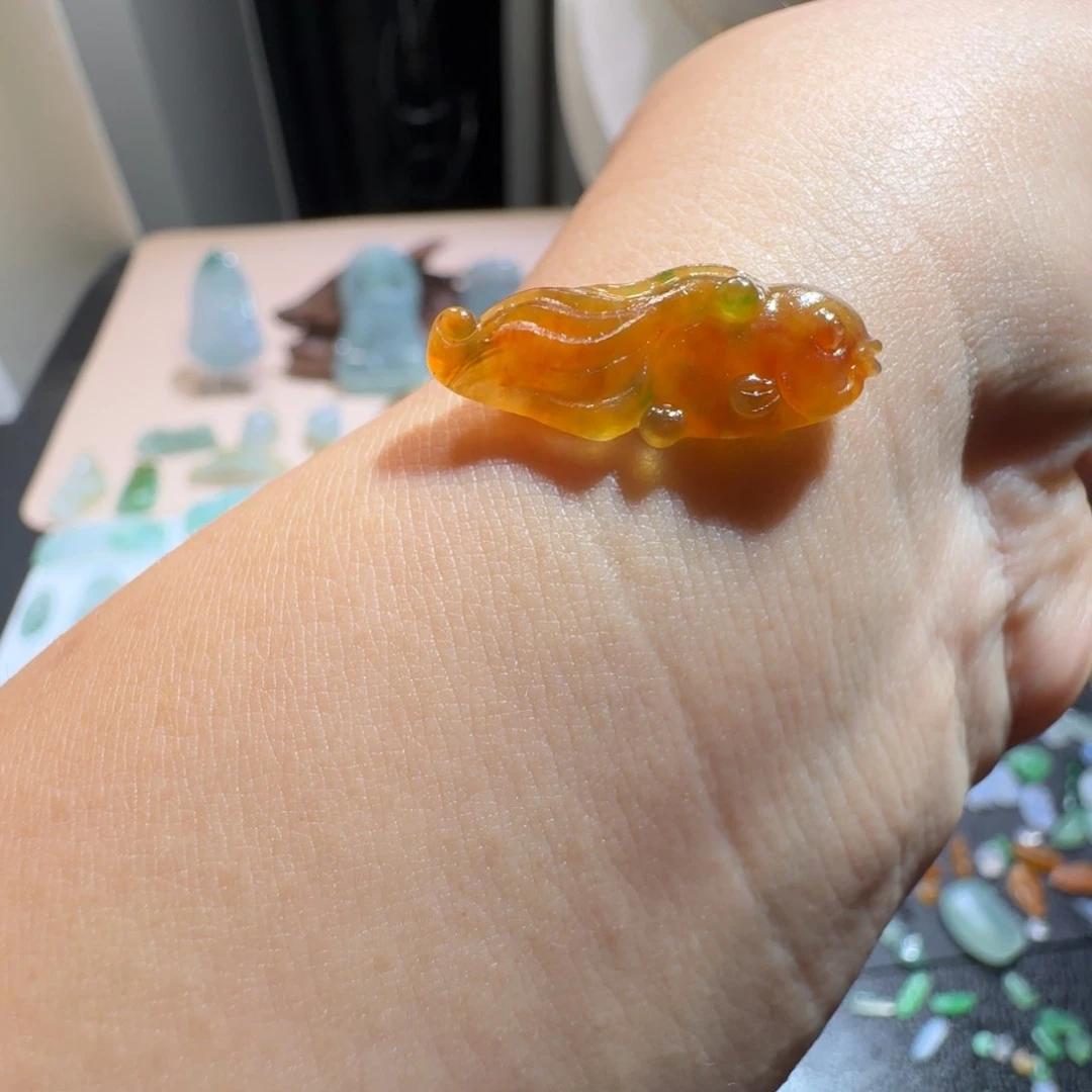 定制翡翠未镶嵌穆*黄加绿鱼
