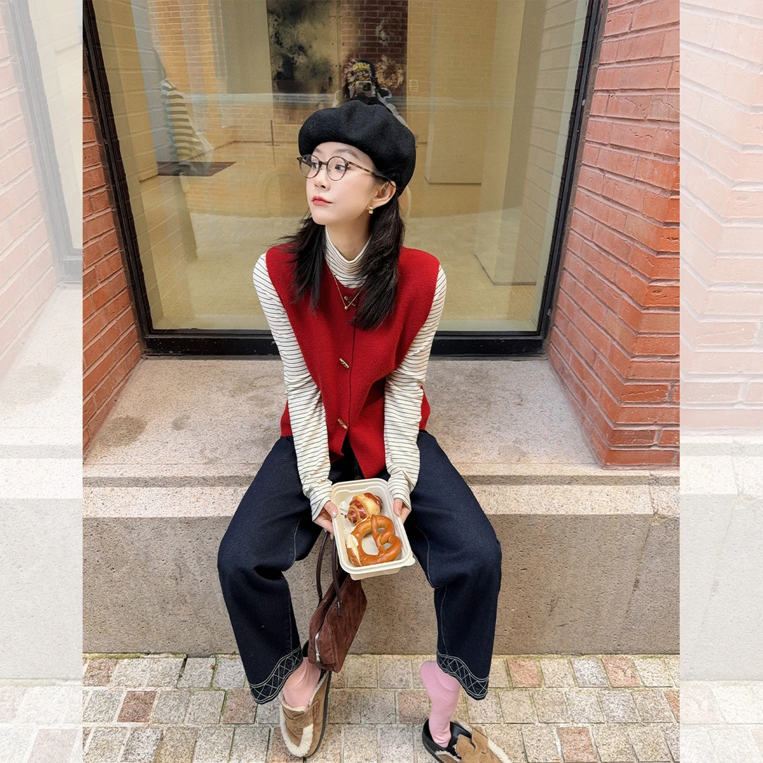 莉贝琳sisy红色针织背心休闲复古无袖圆领马甲开衫S25102SW02