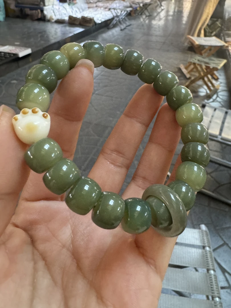 翠绿色猫爪老料菩提根手串