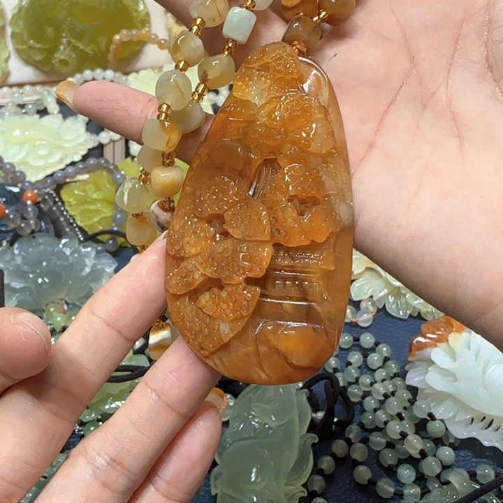未镶嵌蛇纹石玉吊坠