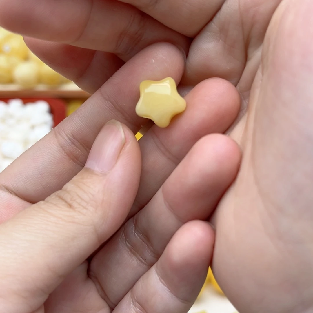 蜜蜡未镶嵌裸石配饰