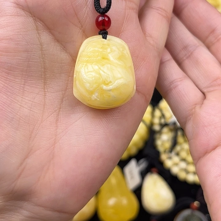 琥珀未镶嵌颈饰琥珀