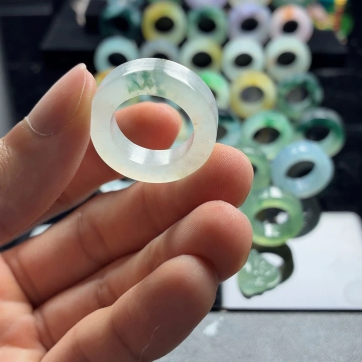 L***k定制翡翠未镶嵌戒指