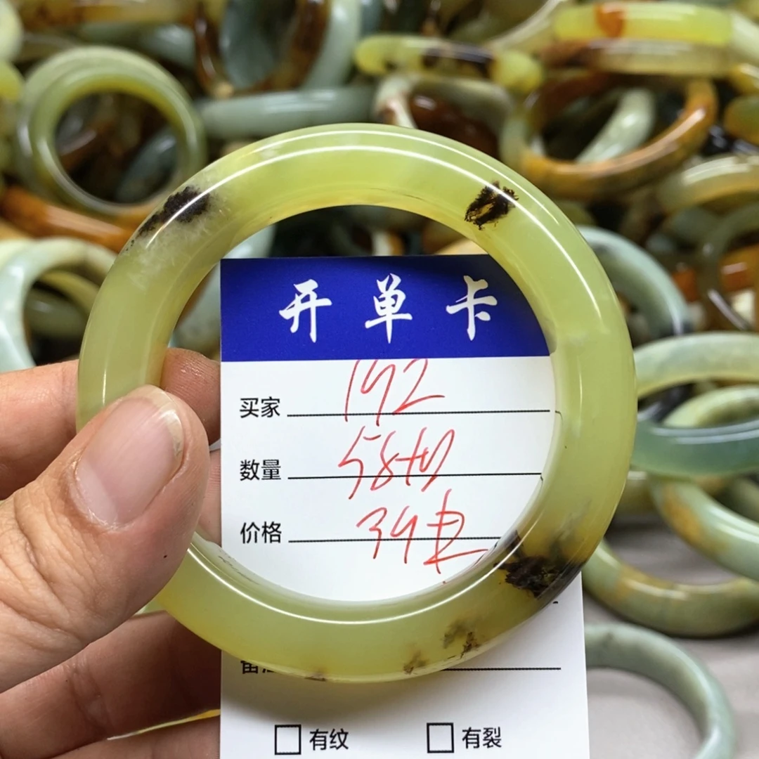 蛇纹石玉未镶嵌手镯