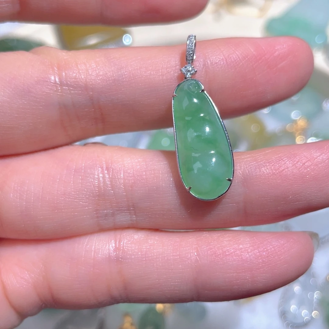 翡翠颈饰18K金镶嵌翡翠
