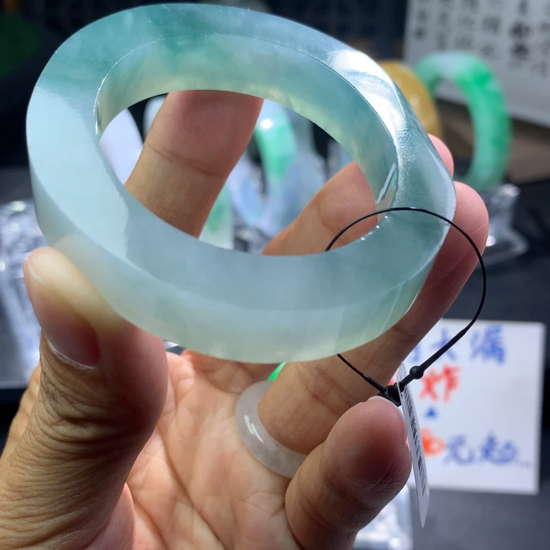 未镶嵌翡翠手镯定制翡翠