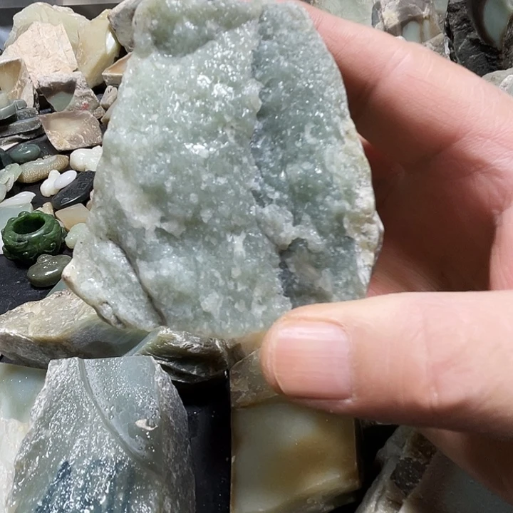 和田玉（糖玉）未镶嵌把件